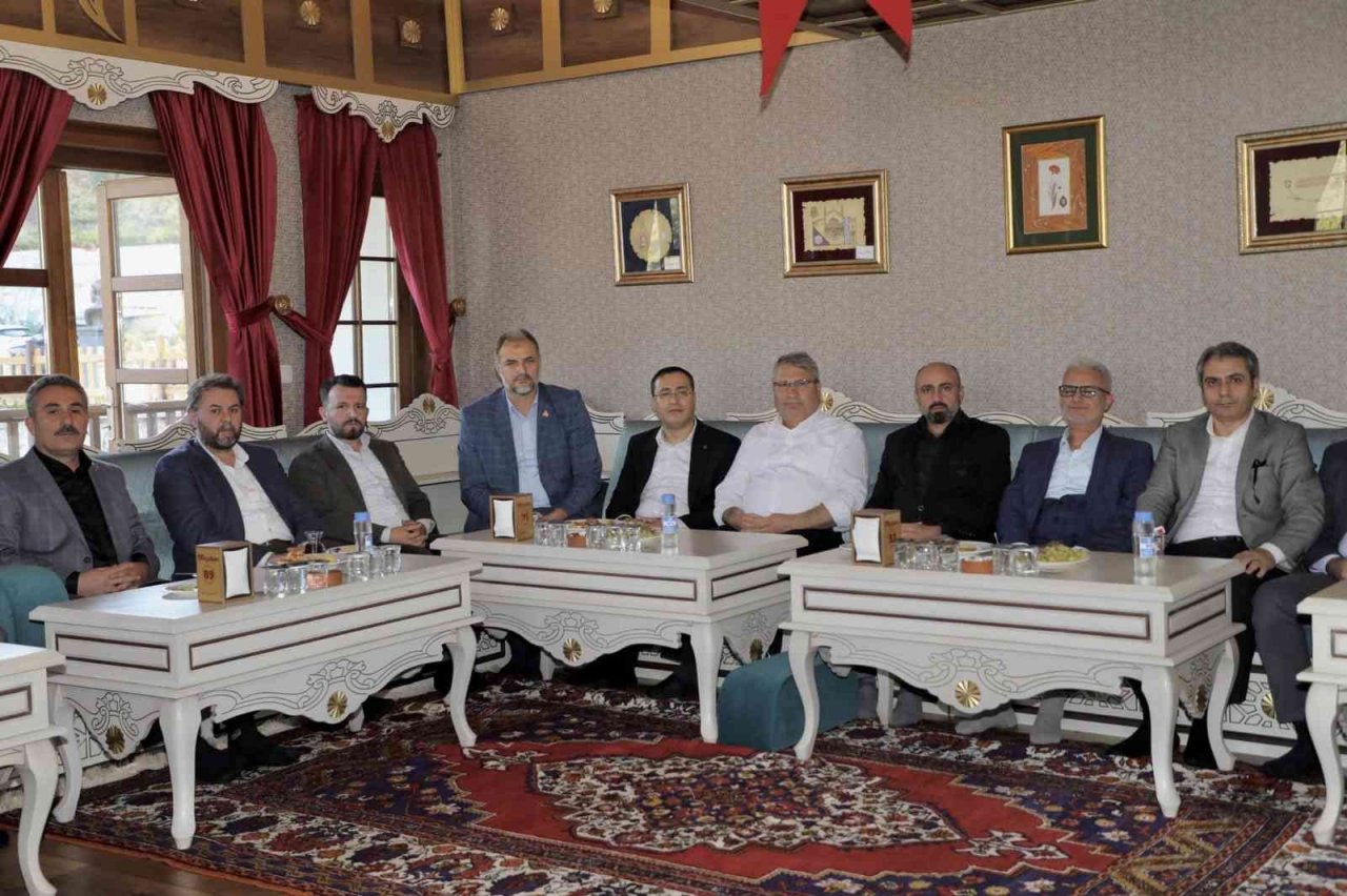 Başkan Çerçi taziyeleri kabul ediyor