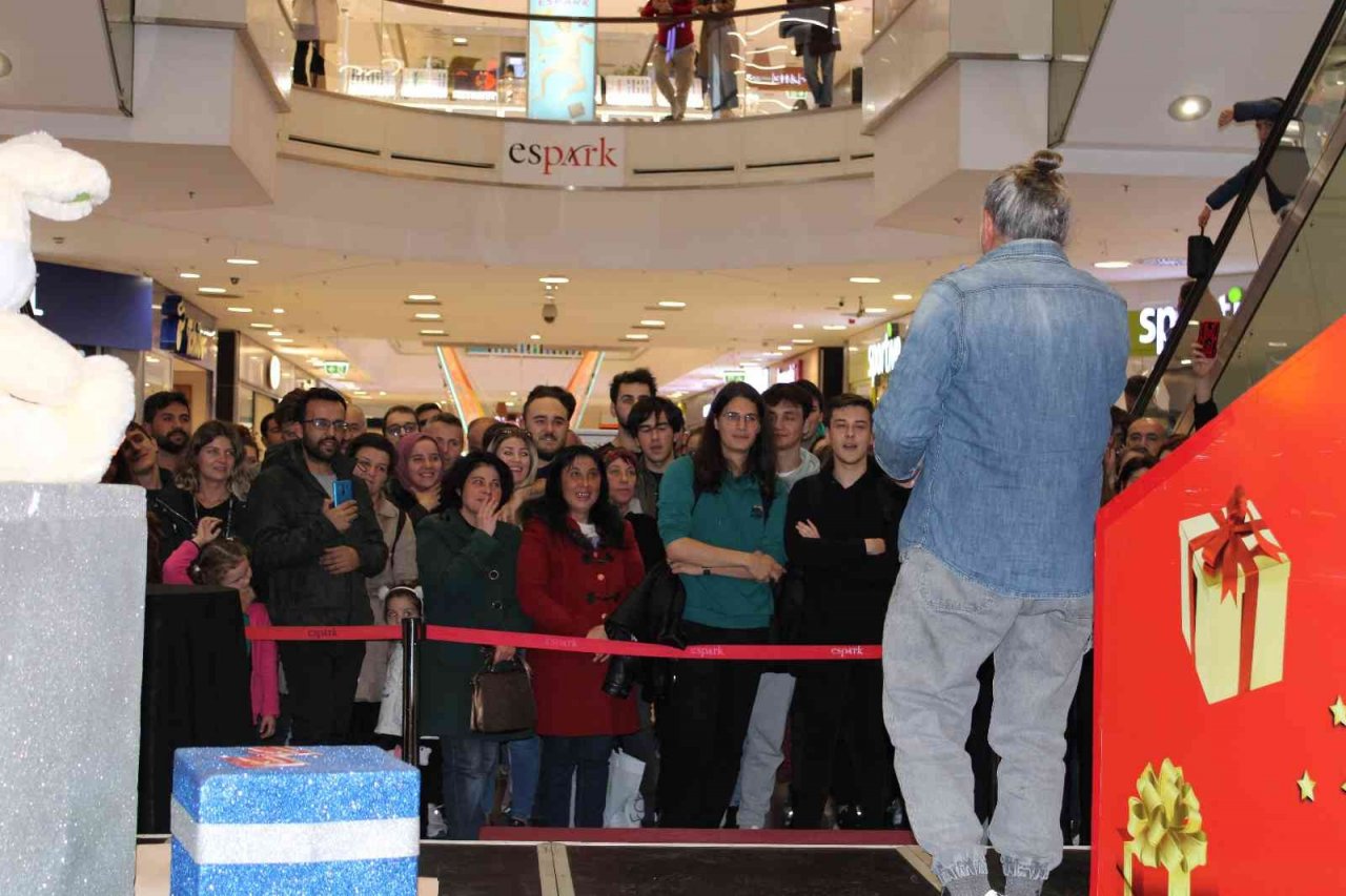 Eskişehir EsparK AVM radyocu Cem Arslan ile 15’inci yılını geride bıraktı