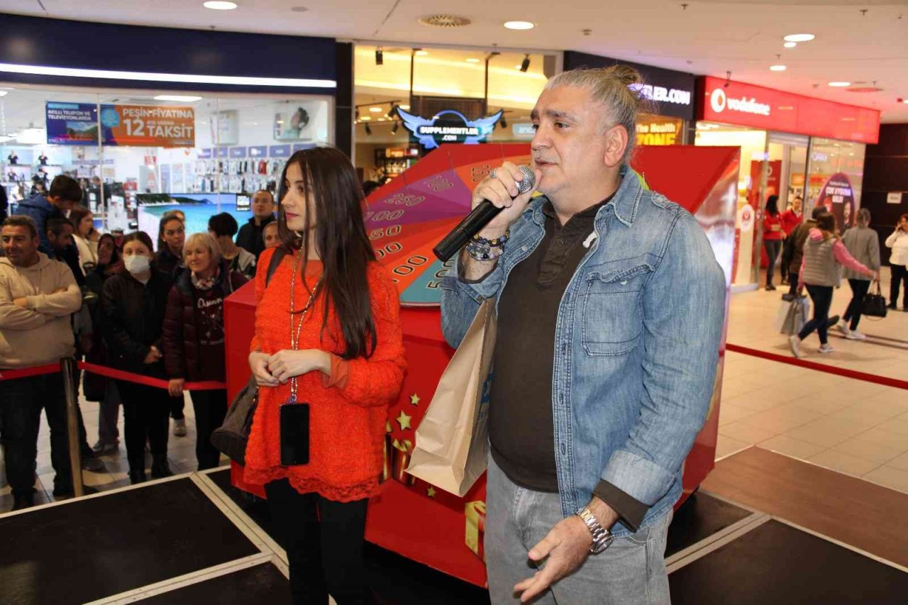 Eskişehir EsparK AVM radyocu Cem Arslan ile 15’inci yılını geride bıraktı