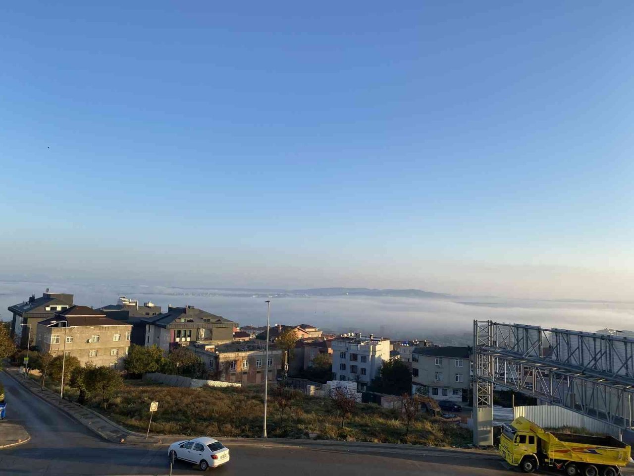 İstanbul’da yoğun sis kartpostallık görüntüler oluşturdu
