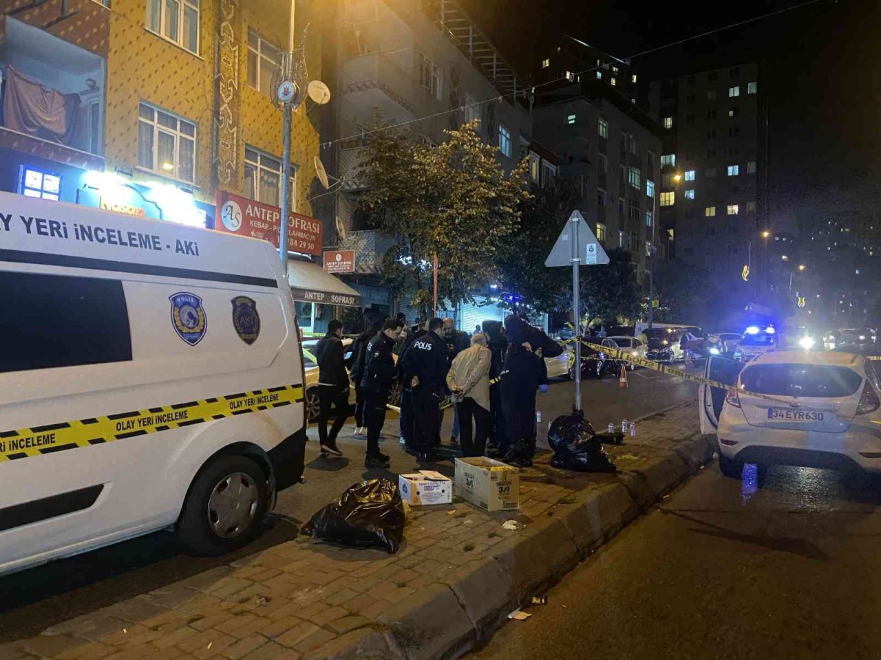 Otomobilden kadını kaçırdılar, kaçtıkları sırada otomobili kurşunladılar: 1 ölü