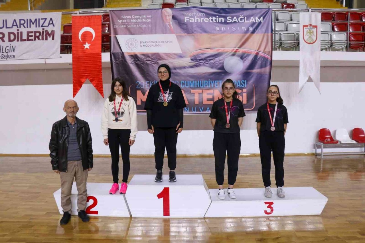 Kupa kazanmak için ter döktüler