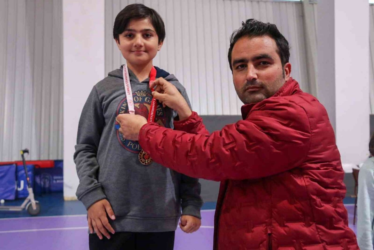 Satrançta rekabet ettiler