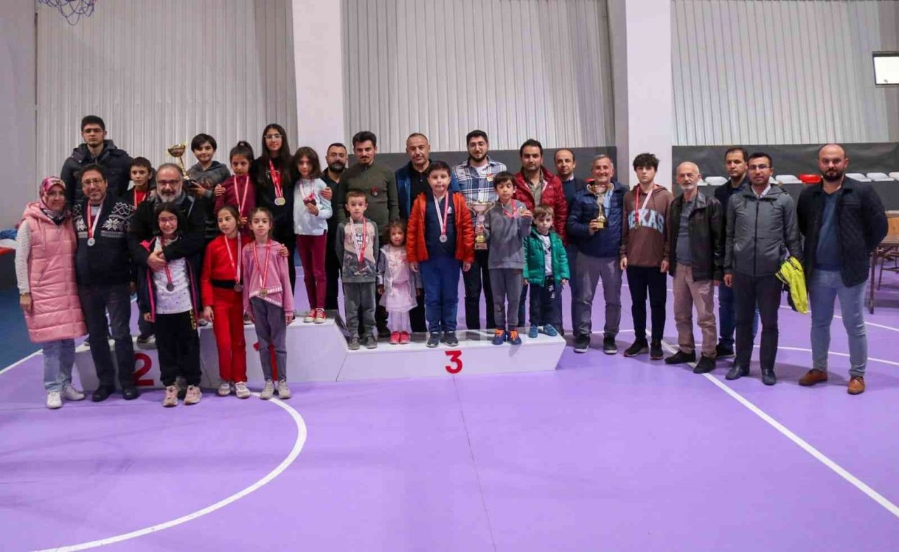 Satrançta rekabet ettiler