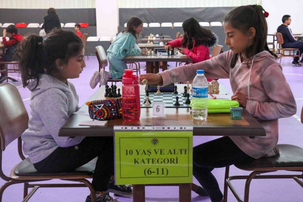 Satrançta rekabet ettiler