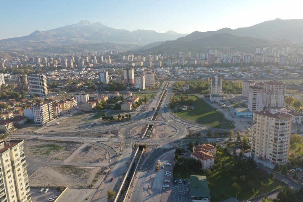 Kocasinan Belediyesi, akıllı kavşak ile 4 caddeyi birbirine bağladı