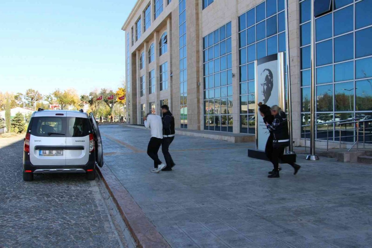 Uşak’ta 2 uyuşturucu taciri tutuklandı
