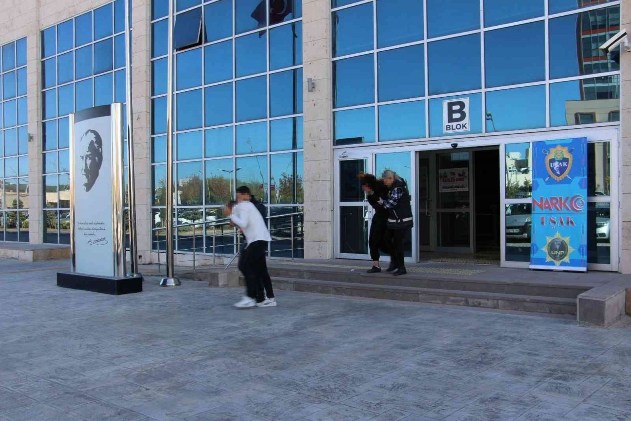 Uşak’ta 2 uyuşturucu taciri tutuklandı
