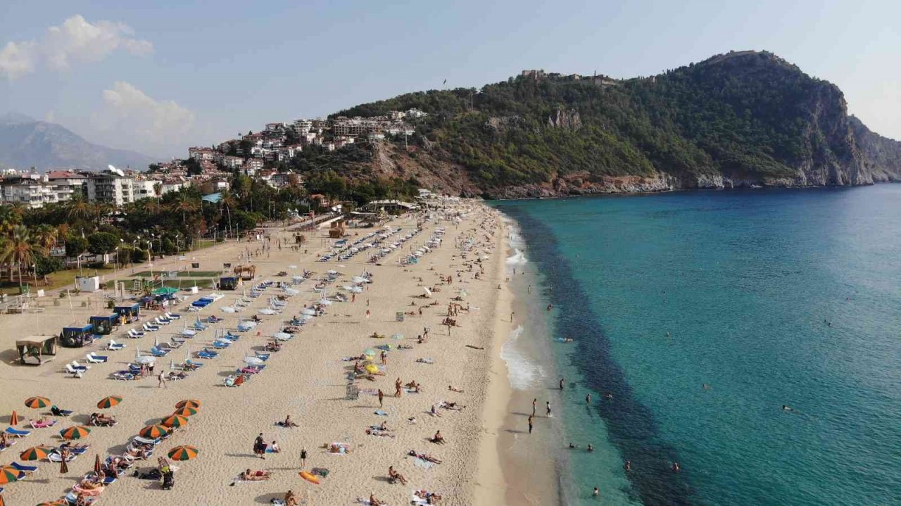 Alanya’da yaz günlerini aratmayan görüntüler