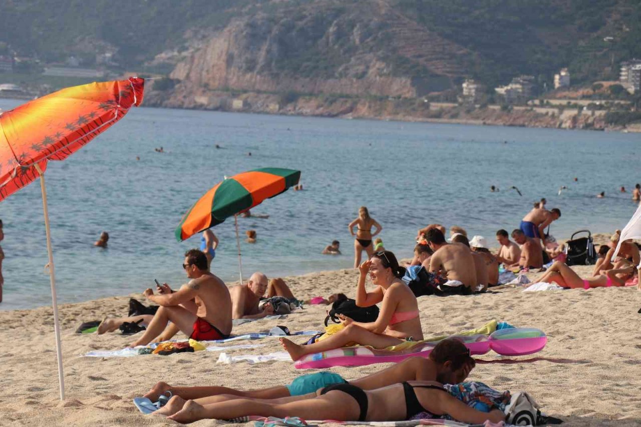 Alanya’da yaz günlerini aratmayan görüntüler