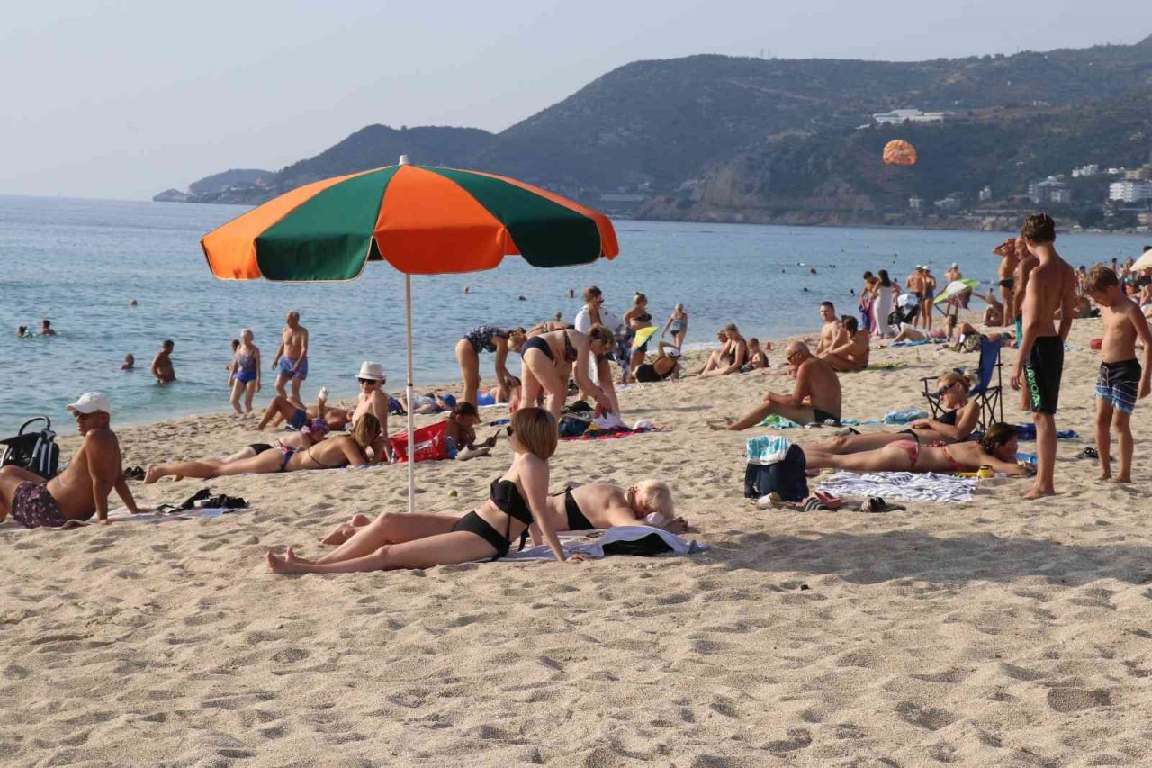 Alanya’da yaz günlerini aratmayan görüntüler