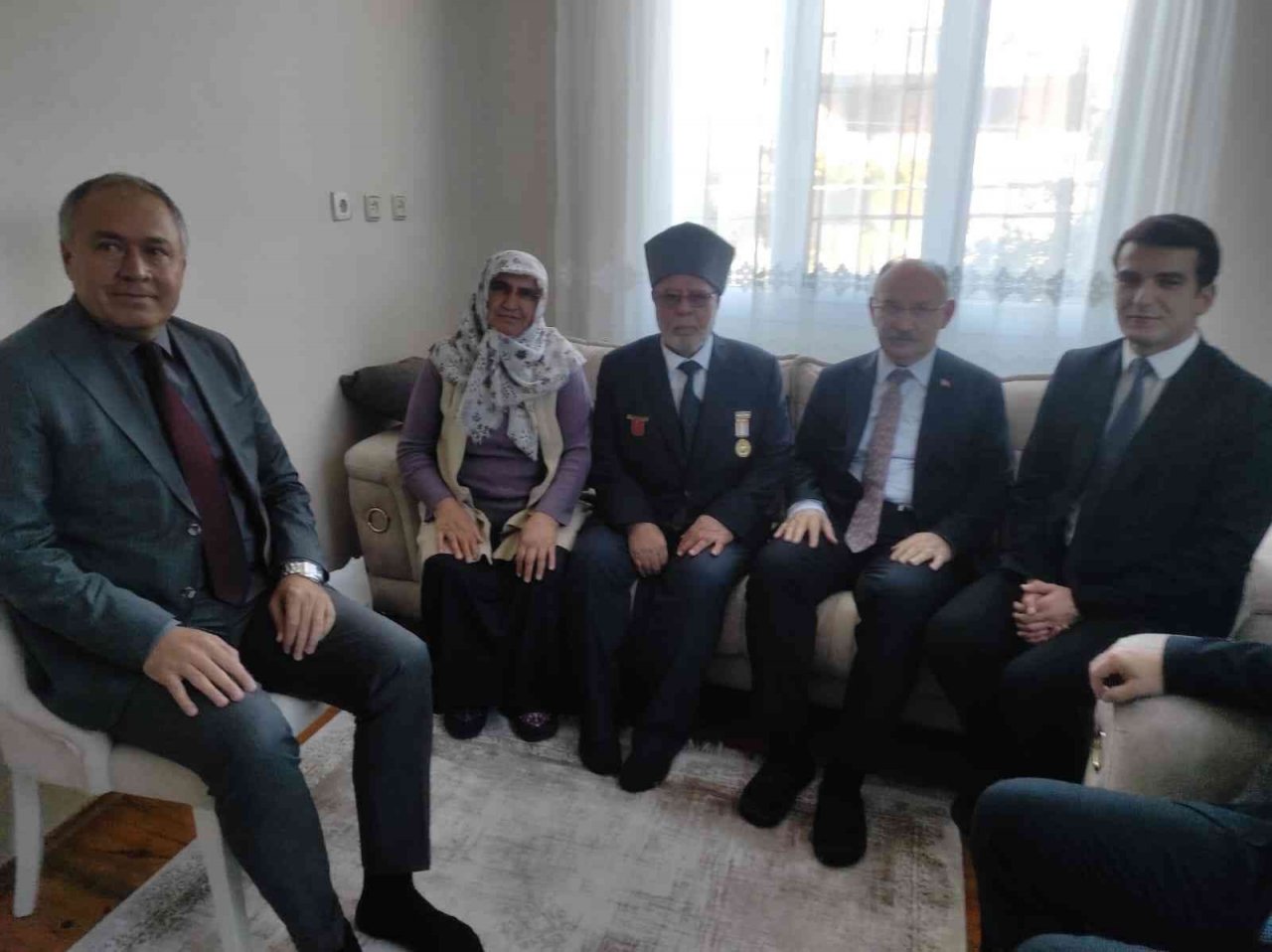 Vali Karadeniz Selendi’de vatandaşları dinledi