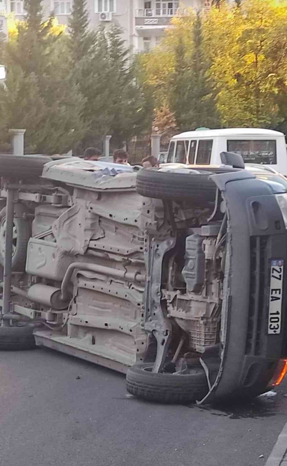 Otomobille çarpışan araç takla attı