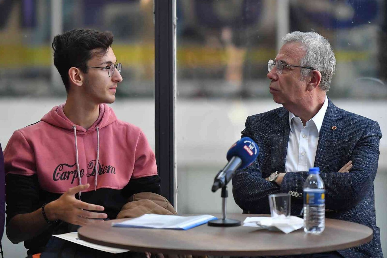 Mansur Yavaş Techbridge Akademi Sertifika Töreninde gençlerle buluştu