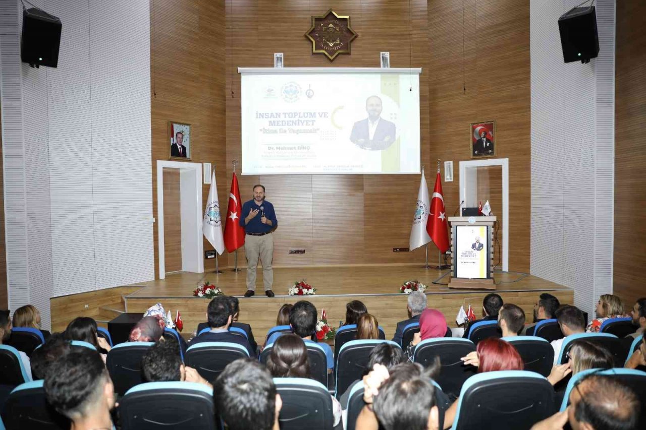 ALKÜ’de, ’İtina ile Yaşamak" konferansı