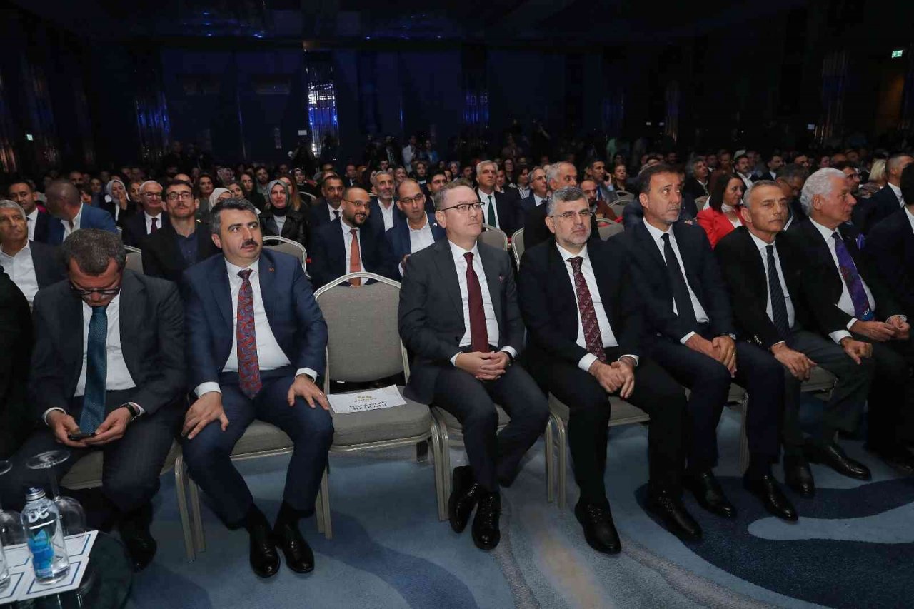 Başakşehir Belediyesi’ne “Akıllı Şehir Uygulamaları” ödülü