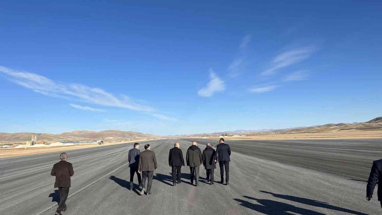 Vali Epcim ve Başkan Pekmezci, Gümüşhane-Bayburt Havalimanında incelemelerde bulundu