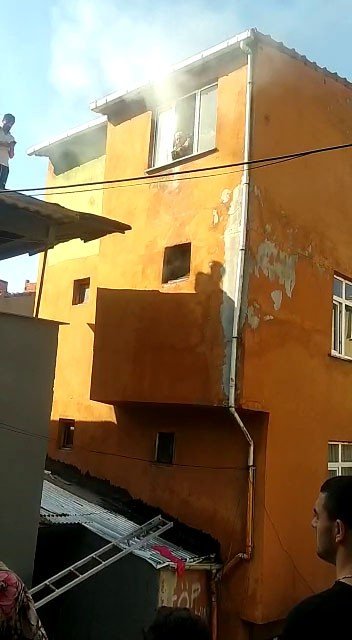 Beyoğlu’nda yangında korku dolu anlar