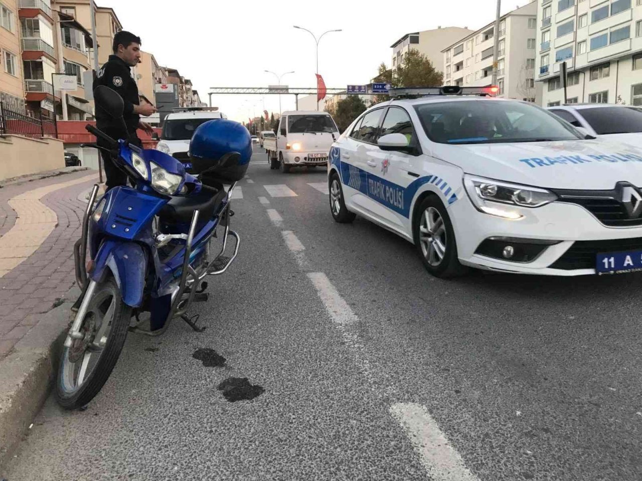 Bilecik’te motosikletin çarptığı 8 yaşındaki çocuk ve sürücü yaralandı