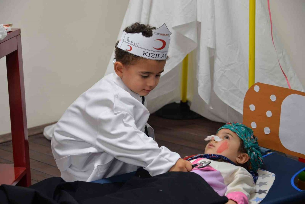 Bozüyük Belediyesi Çocuk Oyun ve Bakım Evi’nde ’Kızılay Haftası’ etkinliği