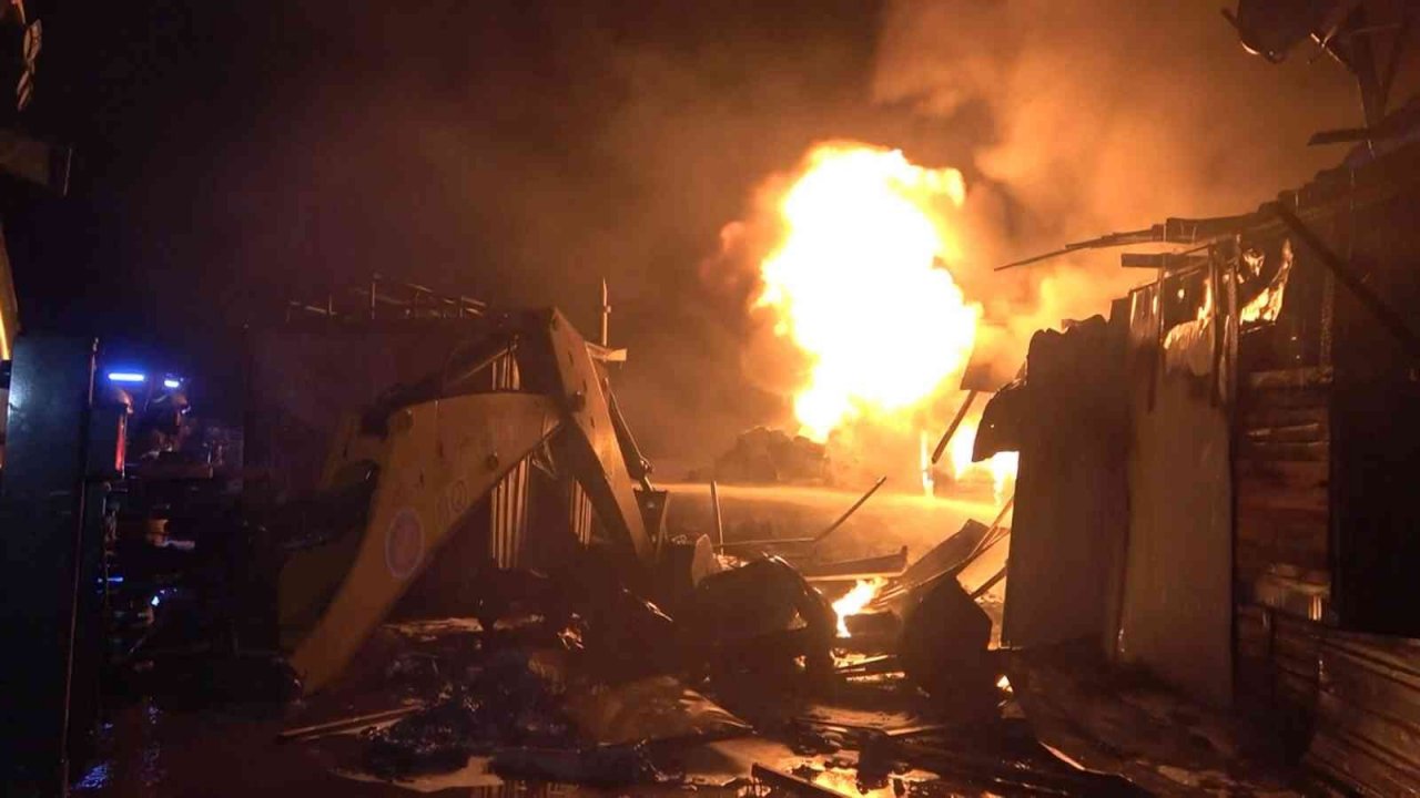 Bursa’da 13 saattir devam eden yangının boyutu gün ağarınca ortaya çıktı