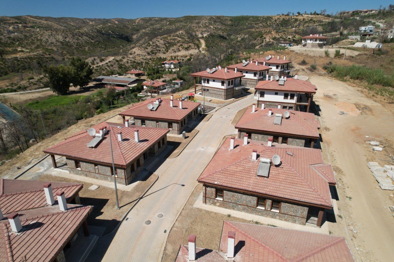 Antalya’daki yangın afeti sonrası 150 konut daha hak sahiplerine teslim edilecek