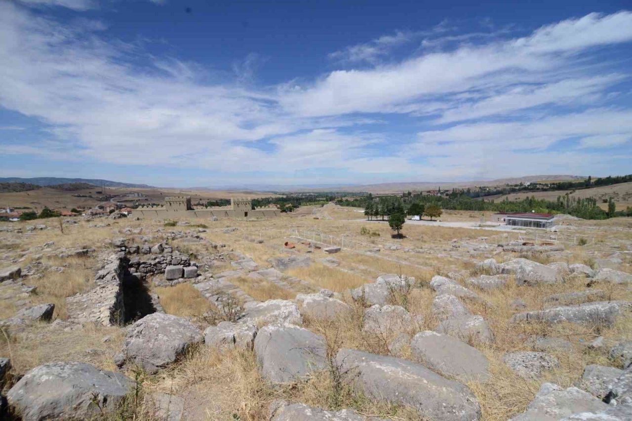 Çorum’da Valilik ve Belediye arasında, 2. Etap Sokak Sağlıklaştırma” ve “Puduhepa” projesi için protokol imzalandı