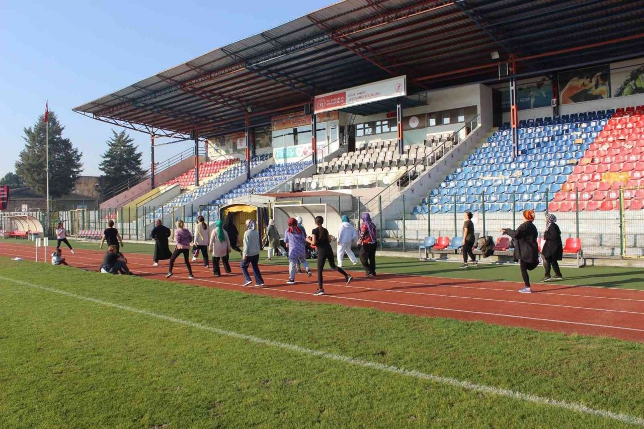 Kadınlara özel aerobik kursu devam ediyor