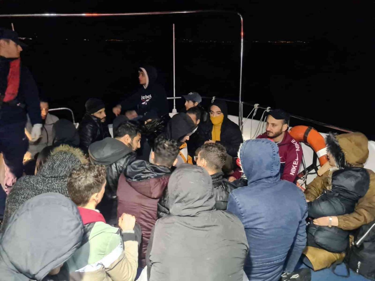İki olayda 60 düzensiz göçmen kurtarıldı