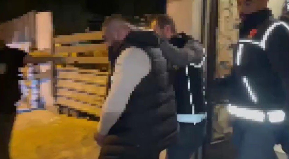 İzmir’de zehir evine polis baskını