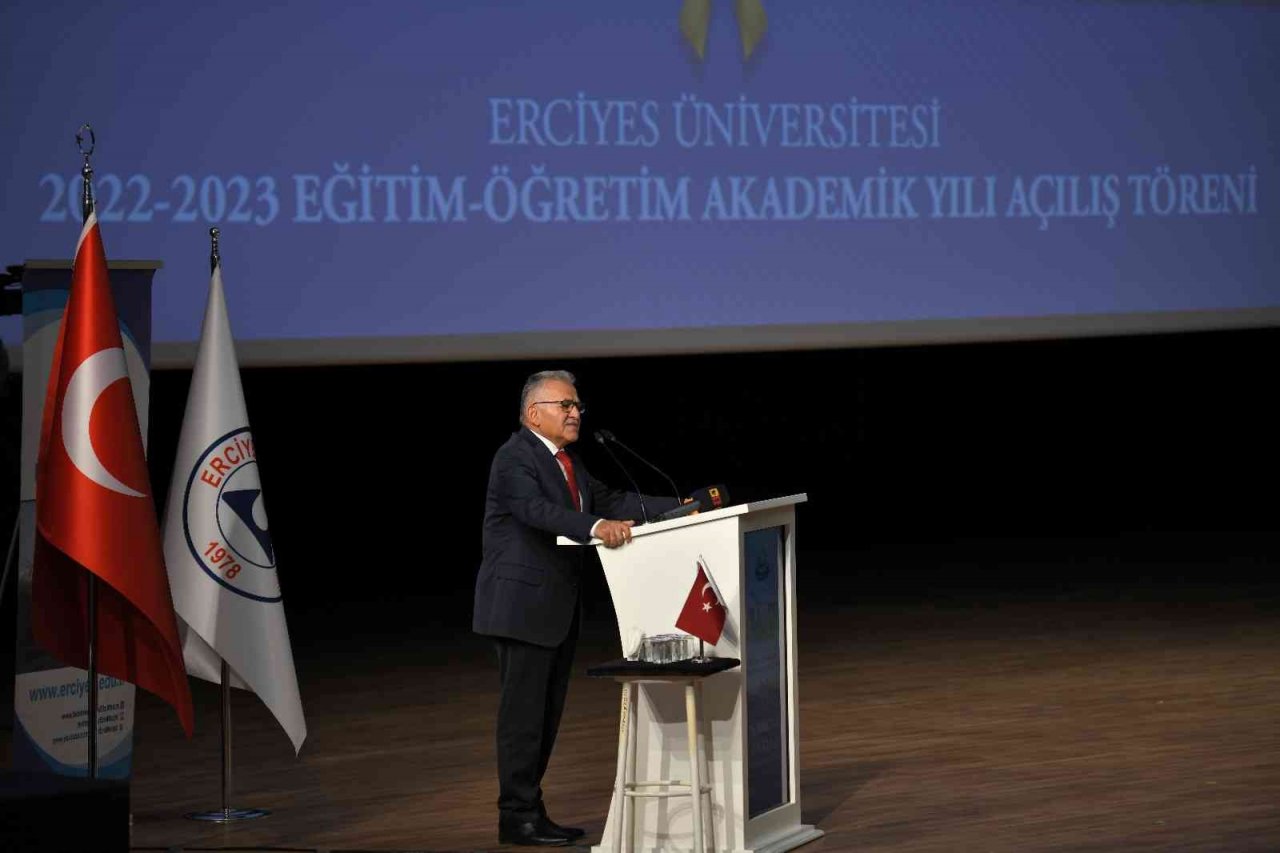 Öğrenci dostu başkan, ERÜ ve KAYÜ Eğitim-Öğretim Akademik Yılı Açılış Törenleri’ne katıldı