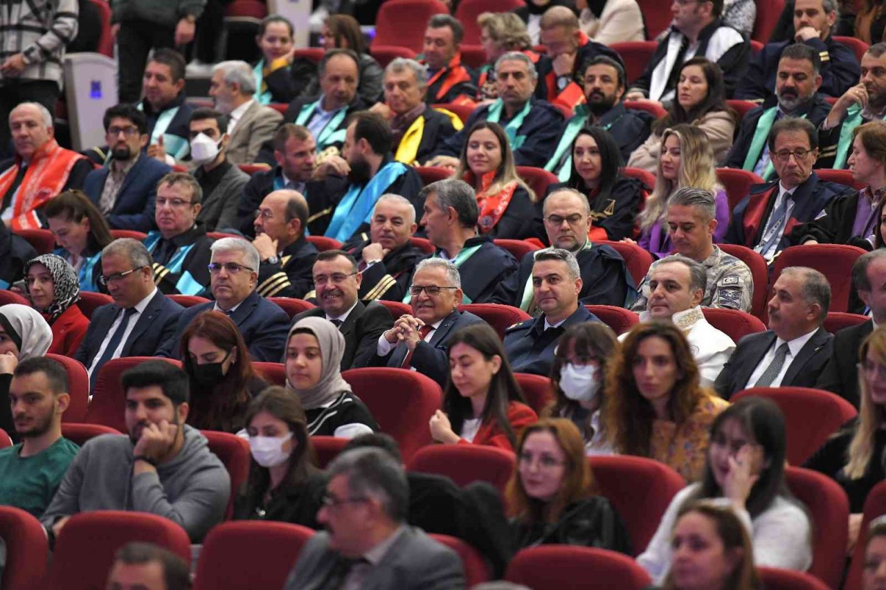 Öğrenci dostu başkan, ERÜ ve KAYÜ Eğitim-Öğretim Akademik Yılı Açılış Törenleri’ne katıldı