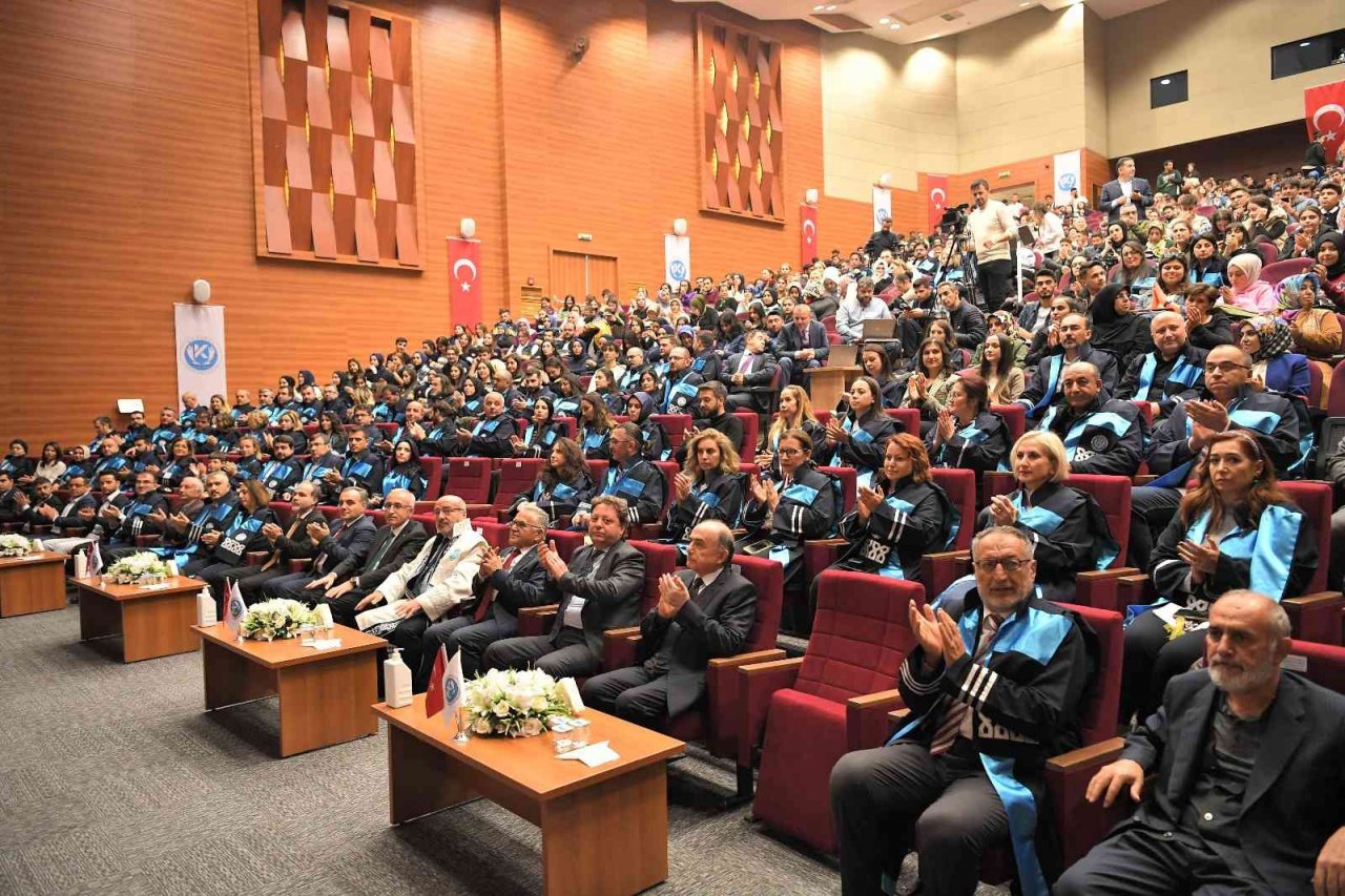 Öğrenci dostu başkan, ERÜ ve KAYÜ Eğitim-Öğretim Akademik Yılı Açılış Törenleri’ne katıldı