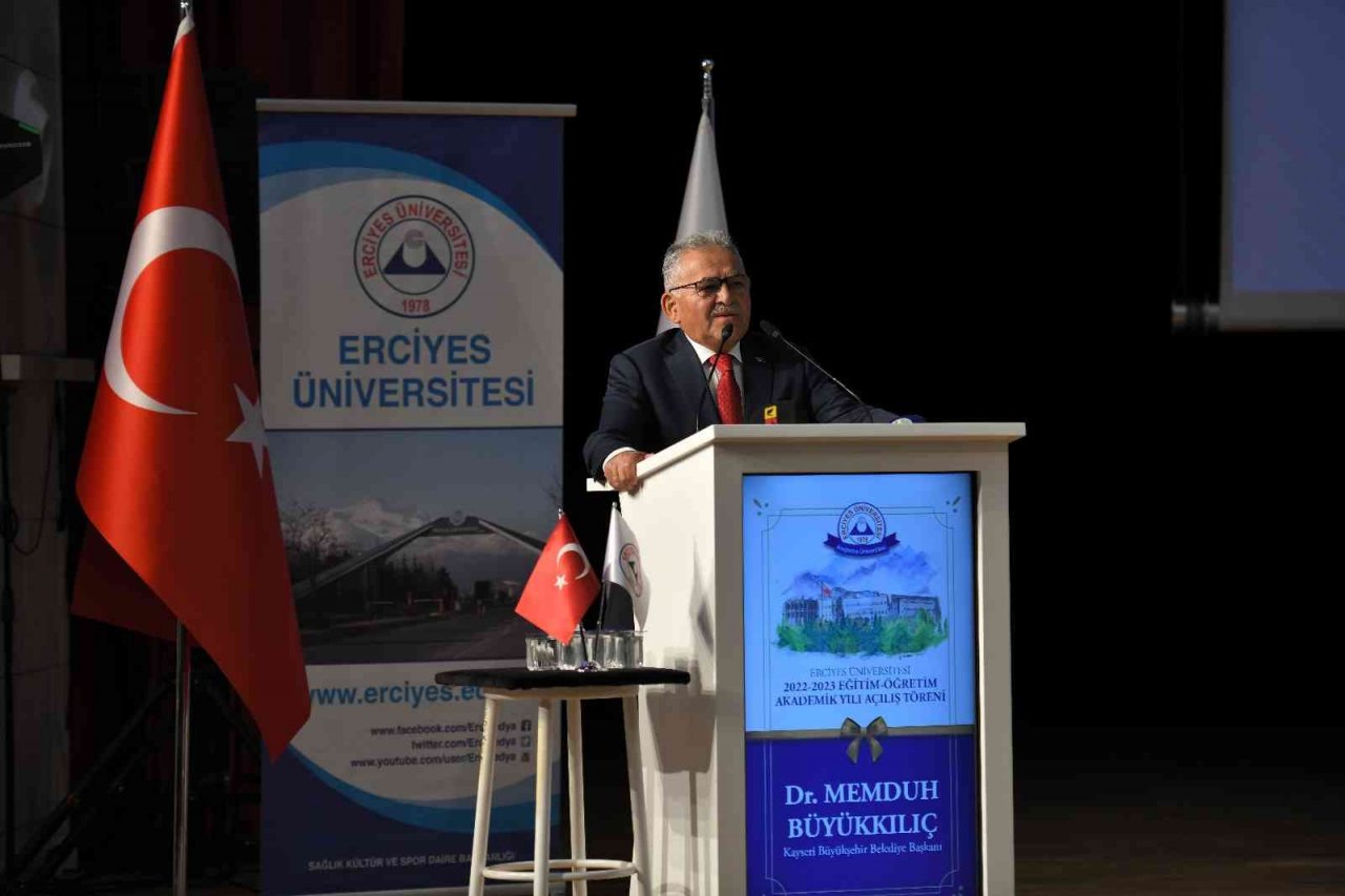 Öğrenci dostu başkan, ERÜ ve KAYÜ Eğitim-Öğretim Akademik Yılı Açılış Törenleri’ne katıldı