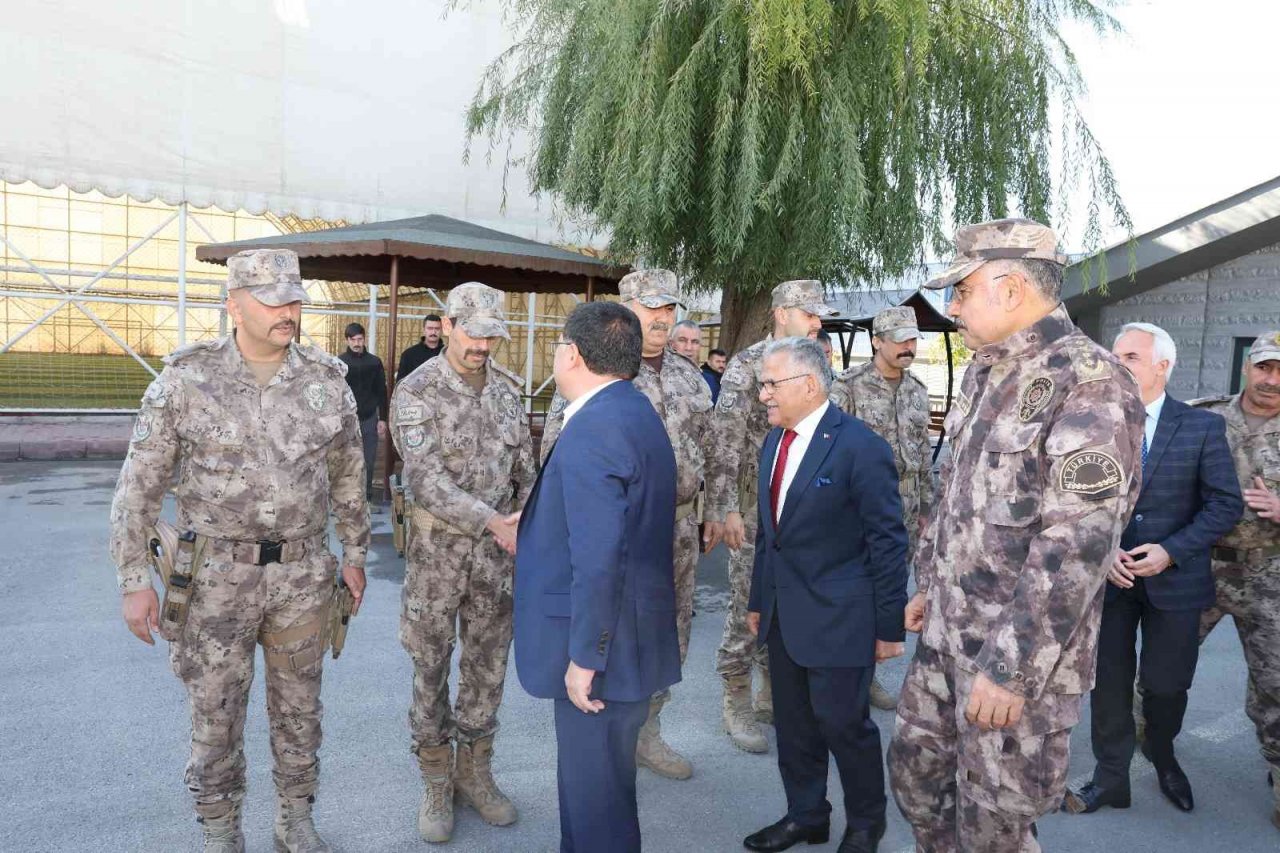 Büyükkılıç ve Çiçek PÖH timlerini Suriye’ye dualarla uğurladı