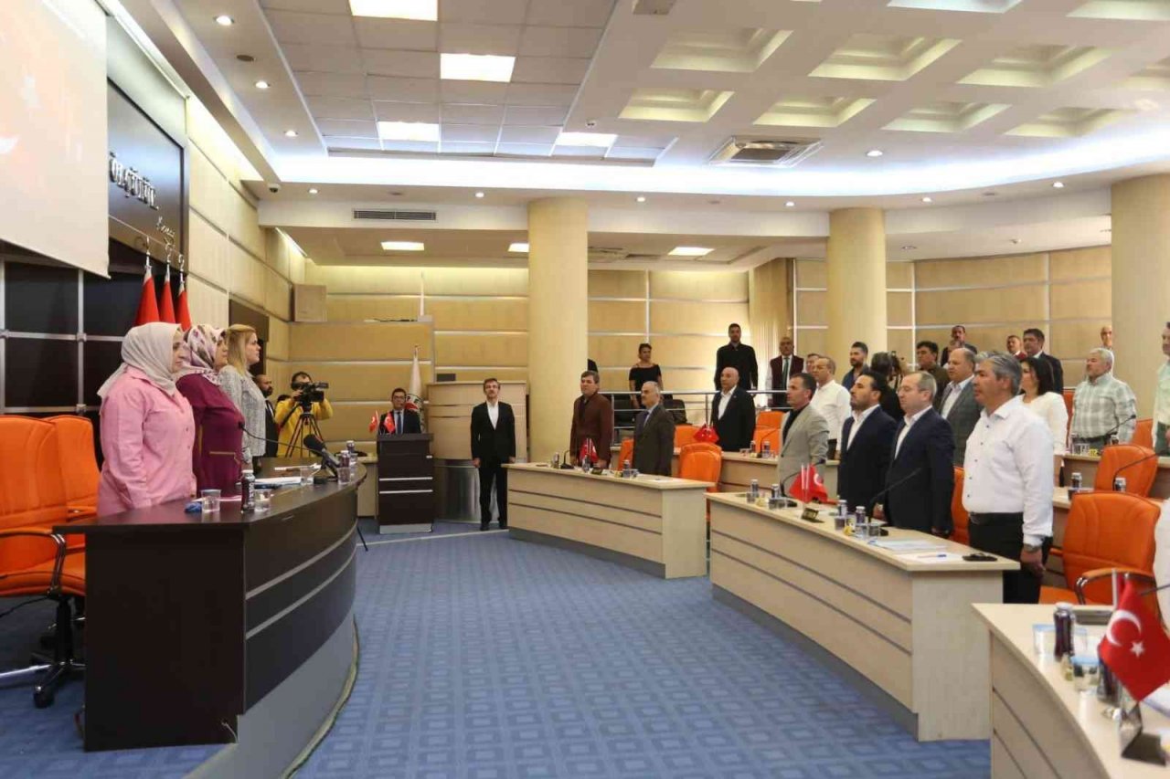 Kepez Belediye meclisinde ilk yaşandı