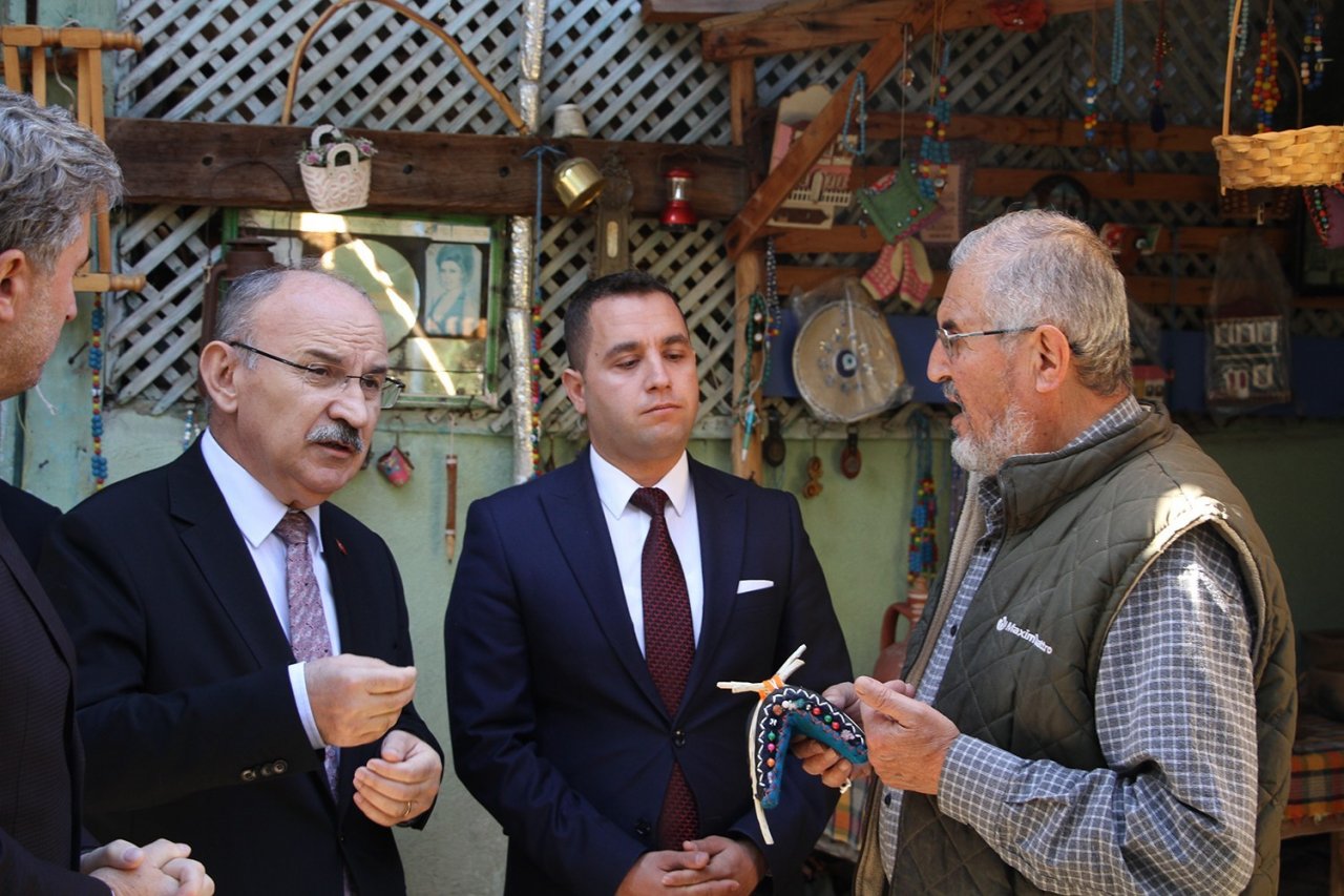 Vali Karadeniz Kula Deri İhtisas ve Karma OSB müteşebbis heyetine başkanlık etti