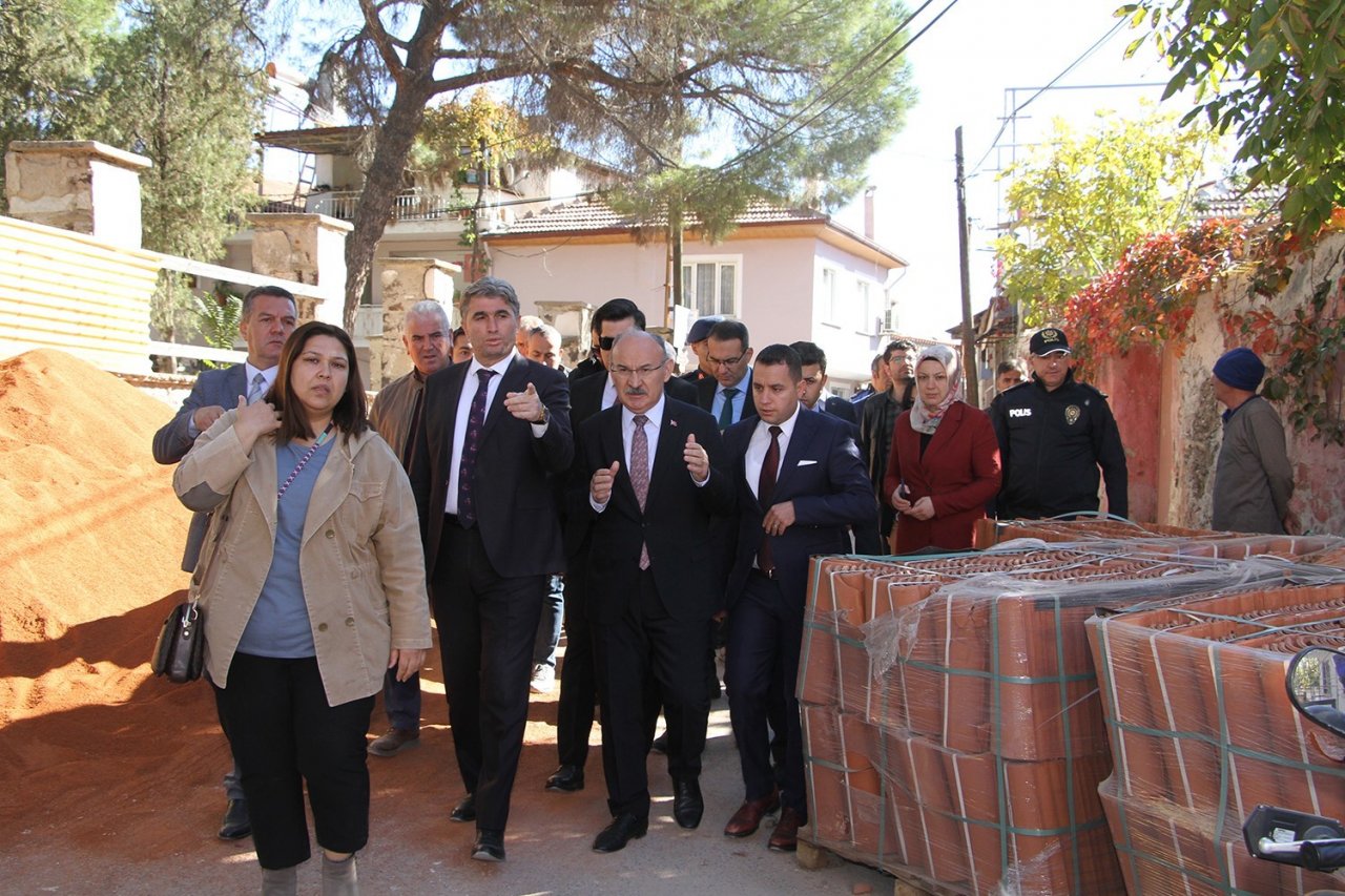 Vali Karadeniz Kula Deri İhtisas ve Karma OSB müteşebbis heyetine başkanlık etti