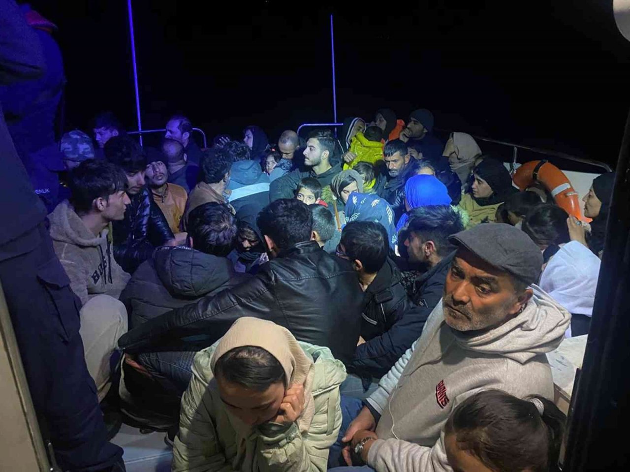 Yunanistan tarafından ölüme itilen 139 düzensiz göçmen kurtarıldı