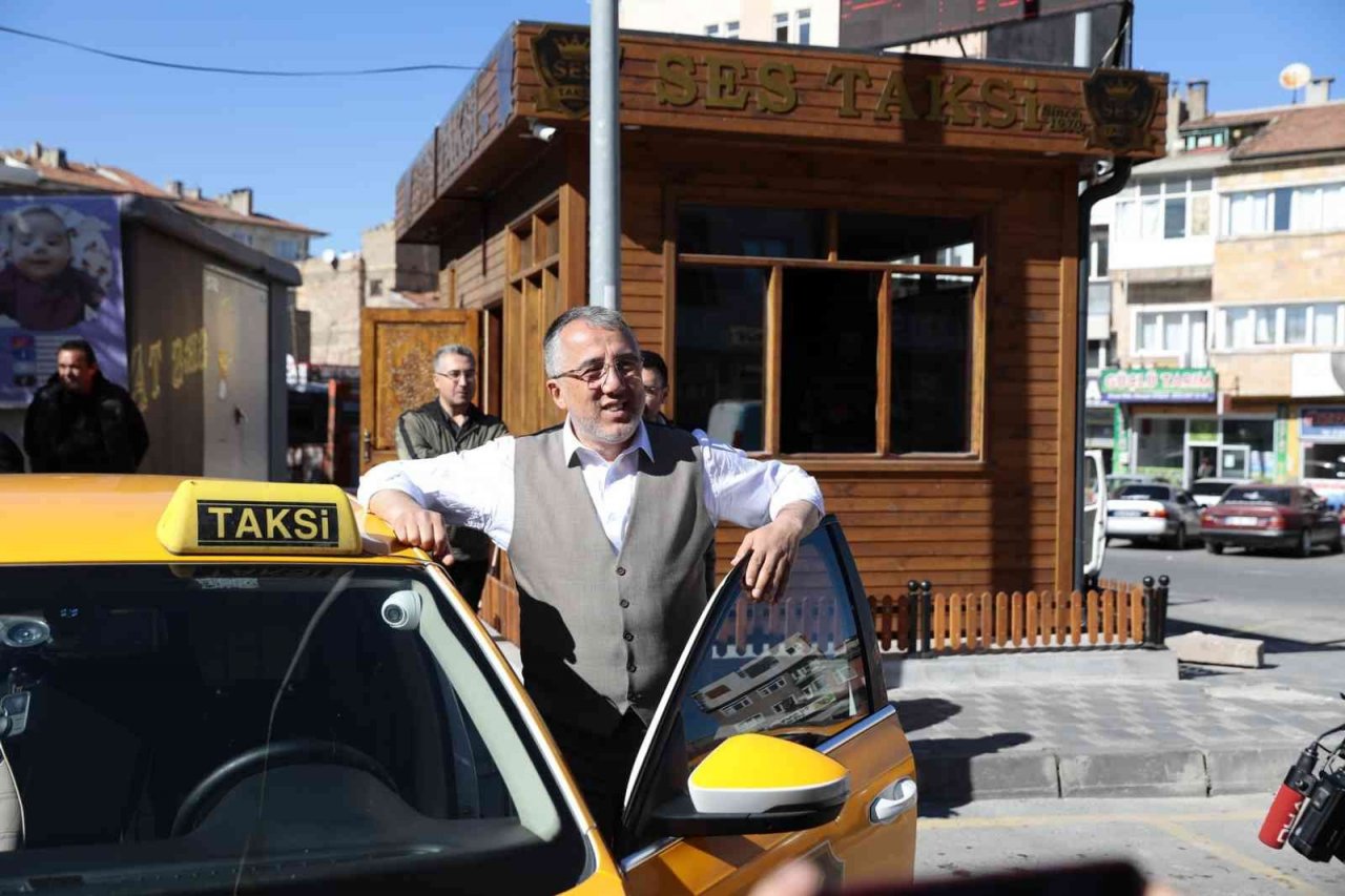 Başkan Savran minik Yusuf için direksiyona geçti