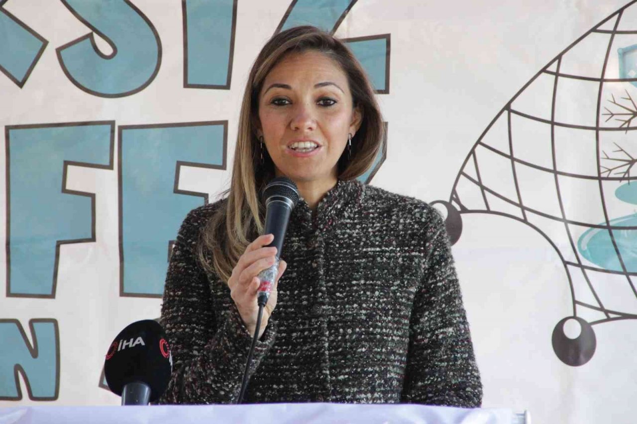 Denizden çıkarılan atıklardan bulaşık-çamaşır makinesi düğmesi