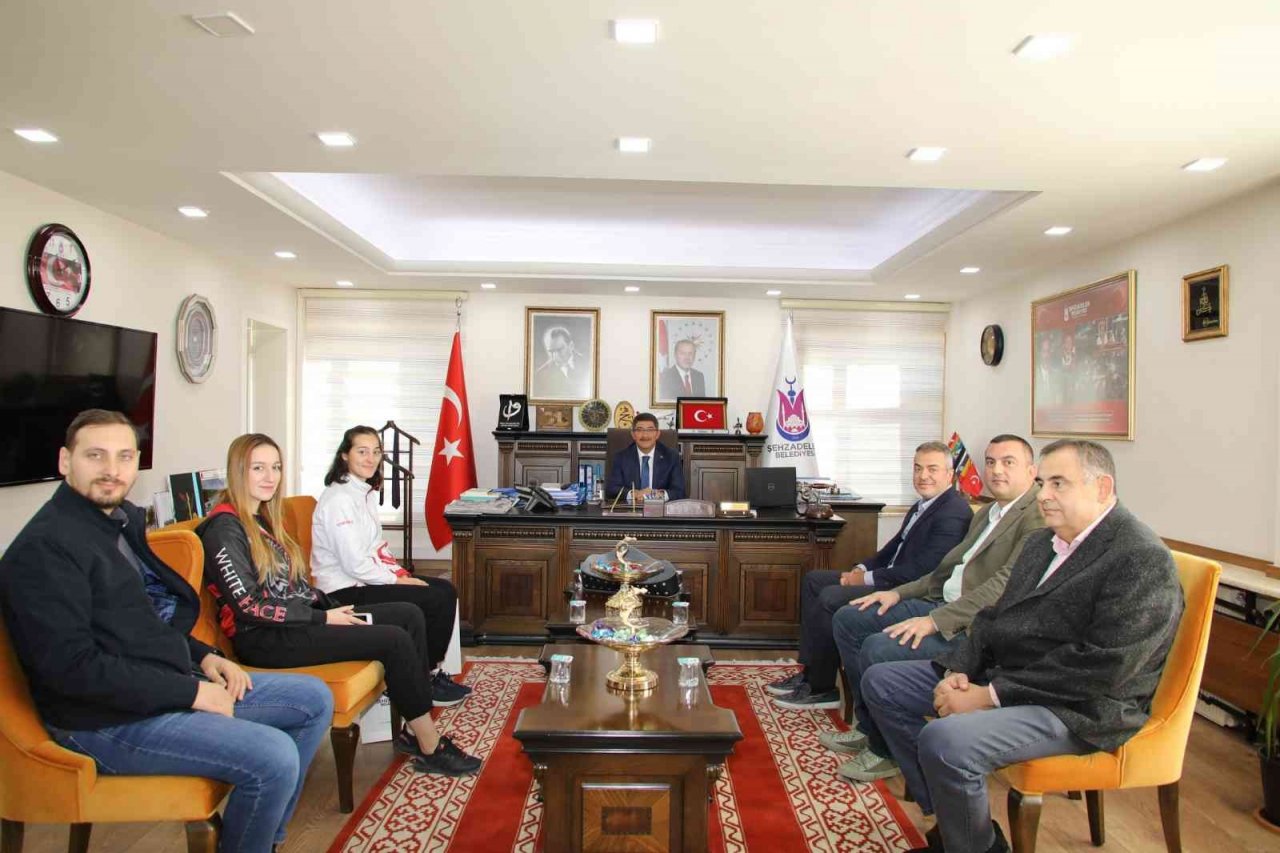 Şehzadeler’in şampiyonuna bir altın da Başkan Çelik’ten