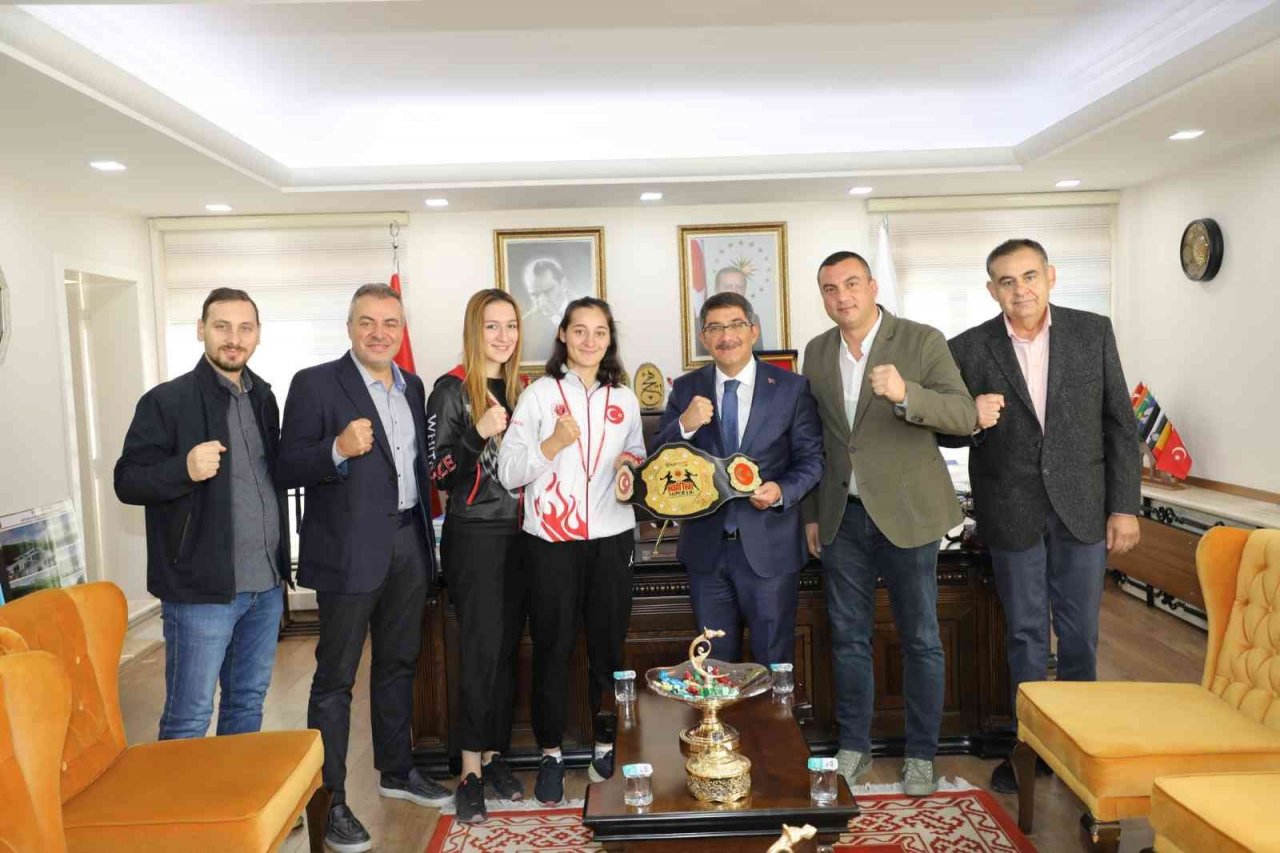 Şehzadeler’in şampiyonuna bir altın da Başkan Çelik’ten