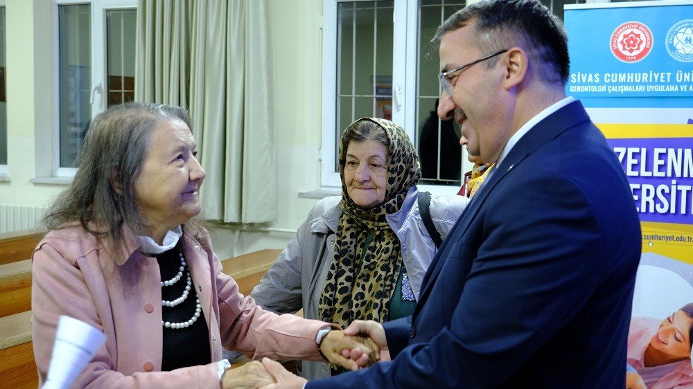 Sivas Cumhuriyet Üniversitesi’nde “Tazelenme Üniversitesi” açıldı