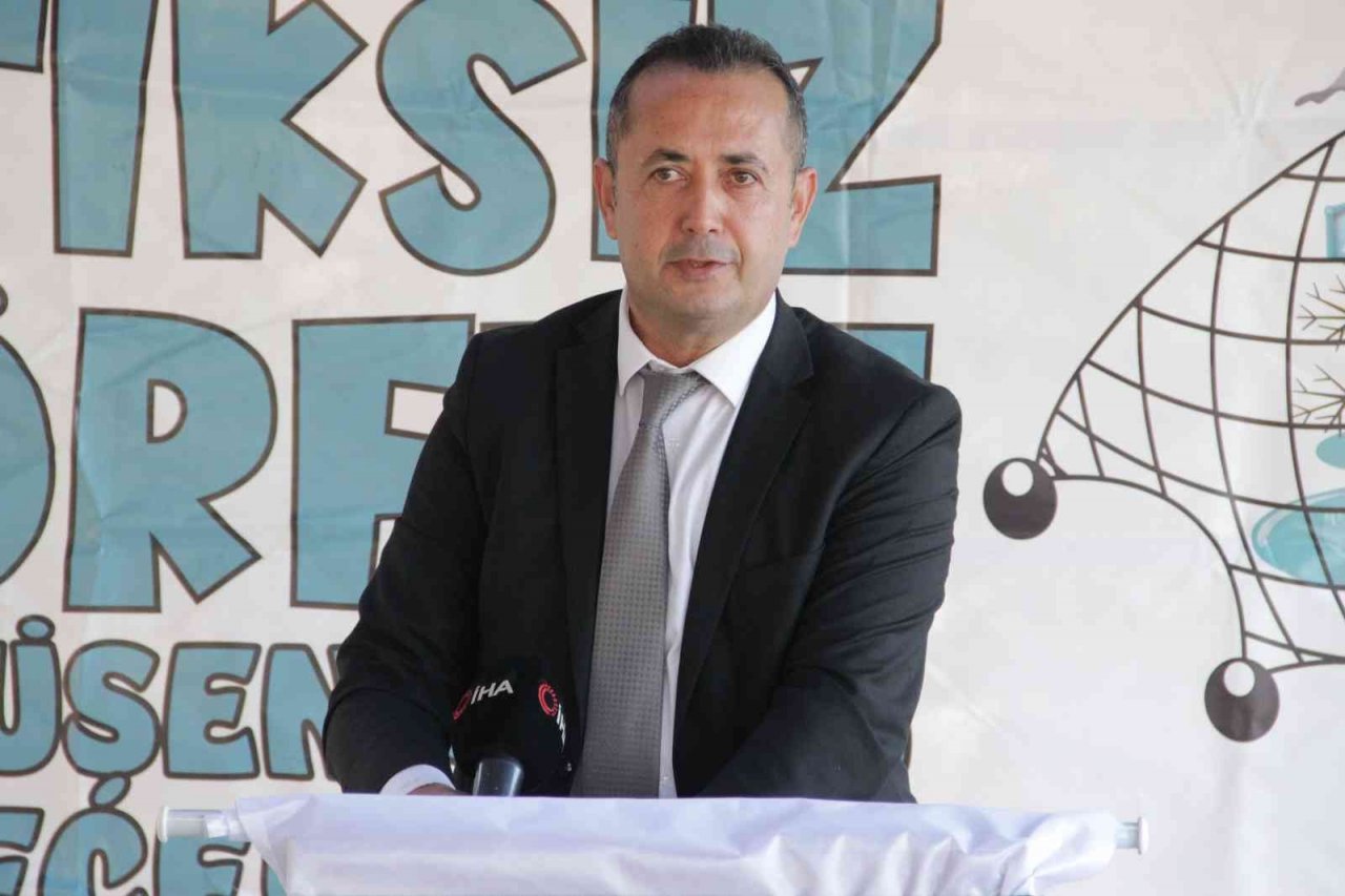 Denizden çıkarılan atıklardan bulaşık-çamaşır makinesi düğmesi