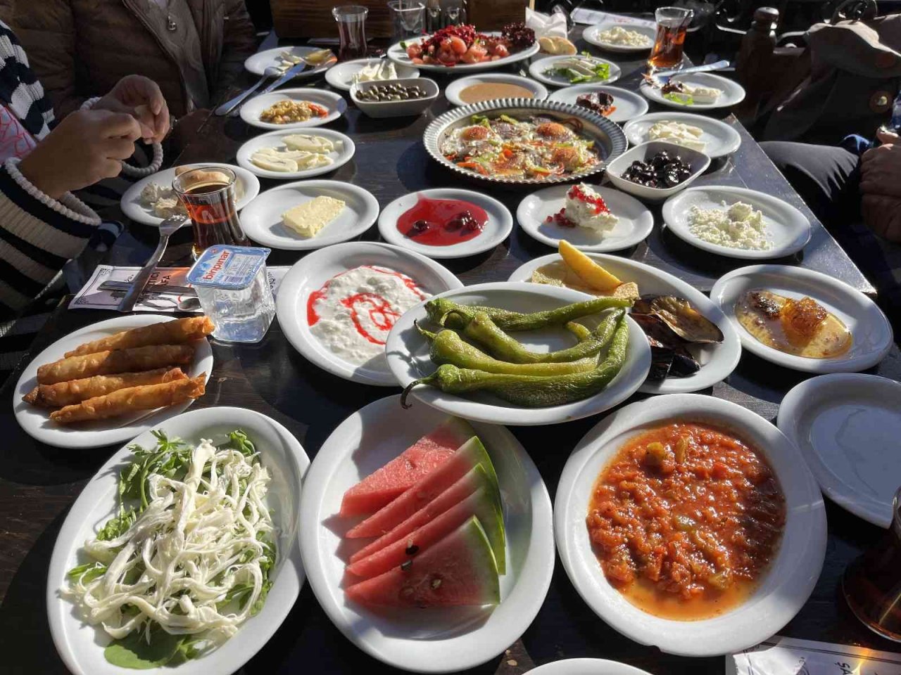 Serpme kahvaltı devri bitiyor, Diyarbakır’dan işletmeler karara destek veriyor