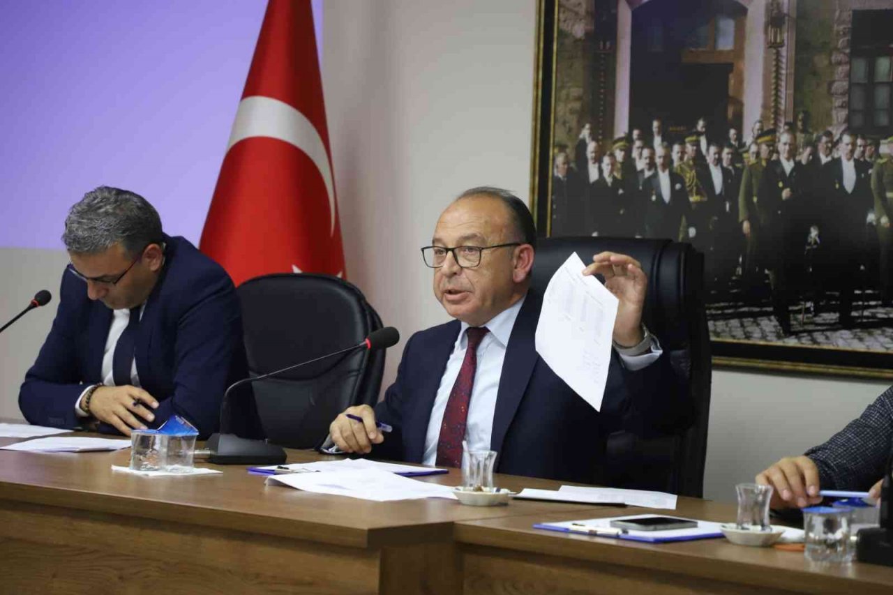Turgutlu Belediye Meclisi’nde gergin toplantı