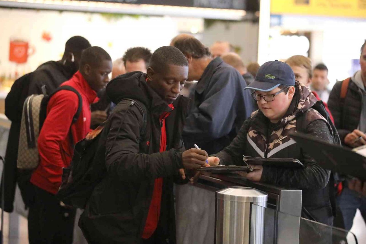 Sivasspor kafilesi Prag’a ulaştı