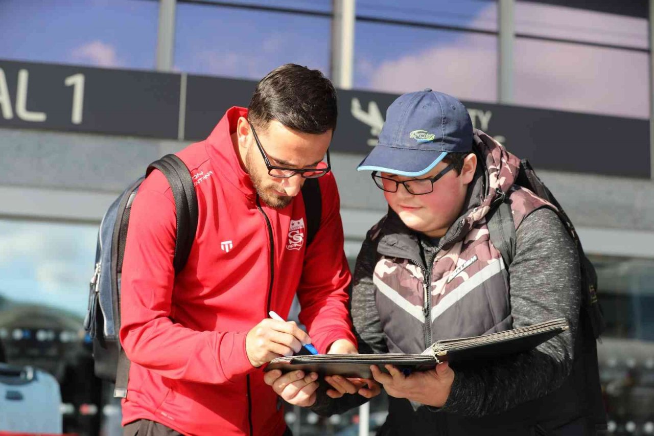 Sivasspor kafilesi Prag’a ulaştı