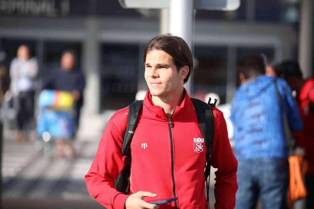 Sivasspor kafilesi Prag’a ulaştı